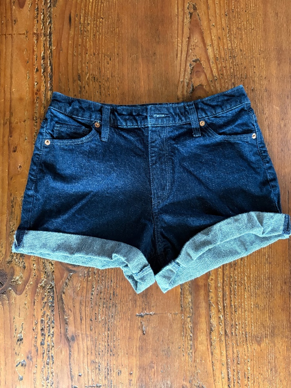 Universal Thread Vintage Midi Jean Shorts Size 6/28R Dark Blue Rolled Cuff